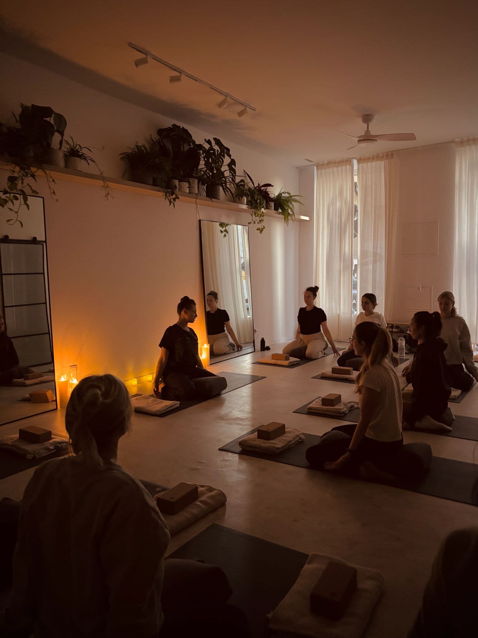 Candlelight Flow class at LX Portal yoga studio Lisbon